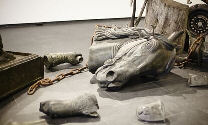 'Perspectiva ciudadana' (2004), escultura en hierro y bronce de Fernando Sánchez Castillo.