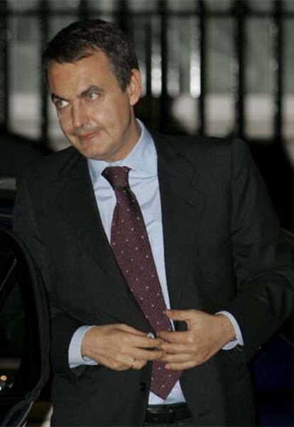 Rodríguez Zapatero, anoche en la entrada del 10 de Downing Street.