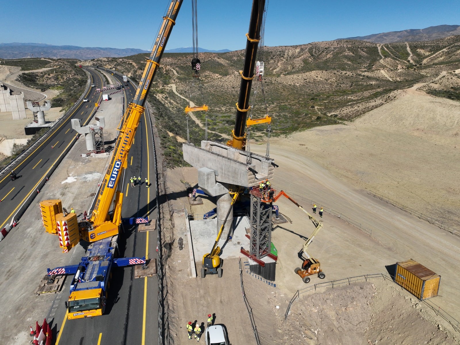 La construcción y los servicios ven en riesgo los contratos públicos por los costes disparados