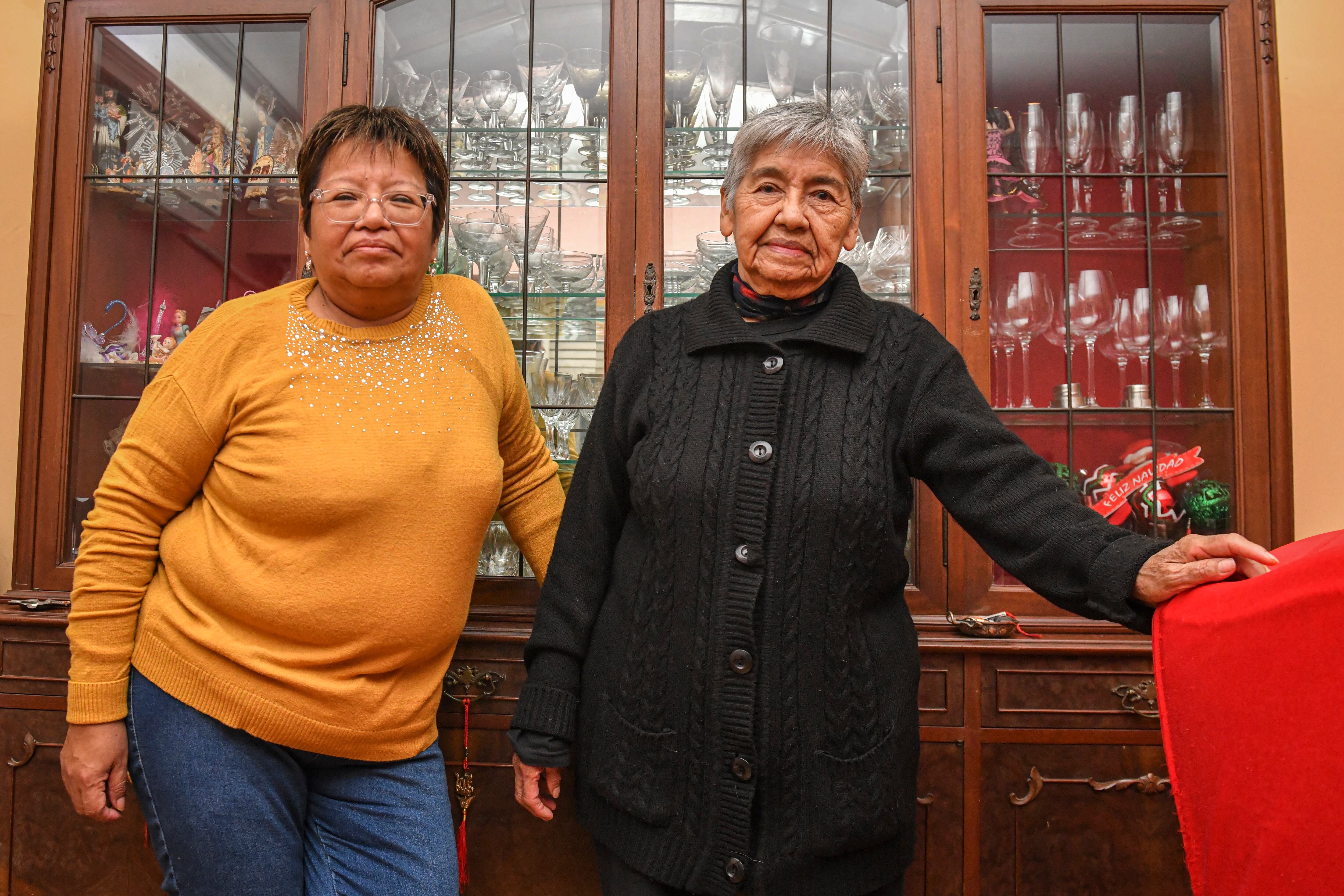 Mirta Torres y Florentina Quilpidor, en su casa de Buenos Aires.