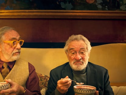 Luis Brandoni y Robert de Niro, en la serie argentina 'Nada'.
