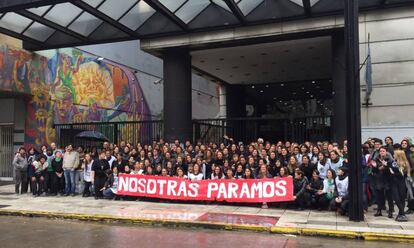 Empleadas del ministerio de Trabajo protestan contra la violencia de género.