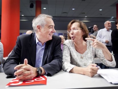 Pere Navarro al ser elegido candidato por la asamblea del partido en 2012 con Montserrat Tura.