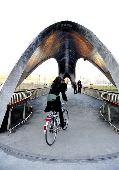 El puente del Matadero, en el parque de Madrid Río.