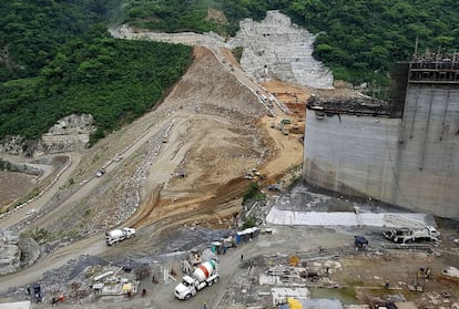 Fotografía cedida por Empresas Públicas de Medellín (EPM) que muestra la central hidroeléctrica HidroItuango, en Medellín (Colombia). 