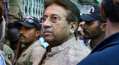 O ex-presidente Pervez Musharraf chega a um tribunal de Islamabad, em abril de 2013.