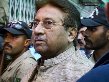 O ex-presidente Pervez Musharraf chega a um tribunal de Islamabad, em abril de 2013.