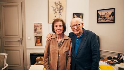 Serge Klarsfeld y Beate Klarsfeld, en su oficina en París.