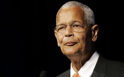 Julian Bond, en un acto en 2007