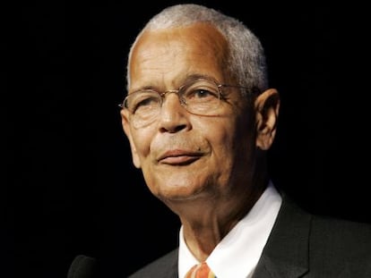 Julian Bond, en un acto en 2007