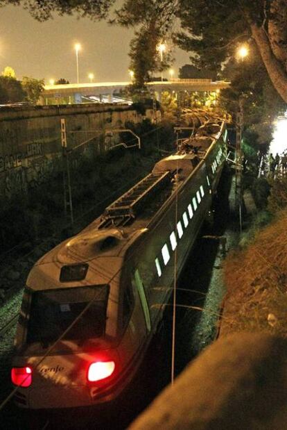 El tren Alaris parado cerca del lugar del accidente.