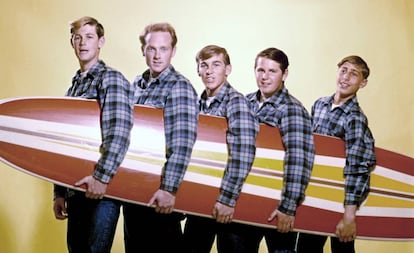 Brian Wilson (izquierda) junto al resto de The Beach Boys, en 1962.