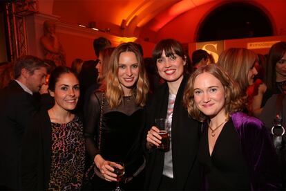 Almudena de Simón, Estefanía Zichy, María Castillo de LIERAC, con Alba García de S Moda.