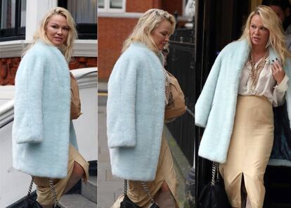 Pamela Anderson llegando a la embajada de Ecuador en Londres, donde reside su amigo Julian Assange. Fue en diciembre de 2017.