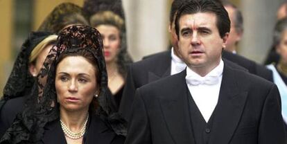 Jaume Matas y su esposa, María Teresa Areal, en una beatificación en el Vaticano en marzo de 2001.
