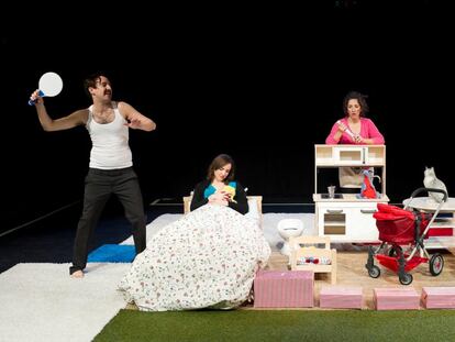 La maternidad al desnudo, a escena