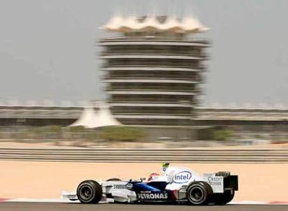 Robert Kubica, el piloto polaco de BMW, ayer en el circuito Shakir, de Bahrein.