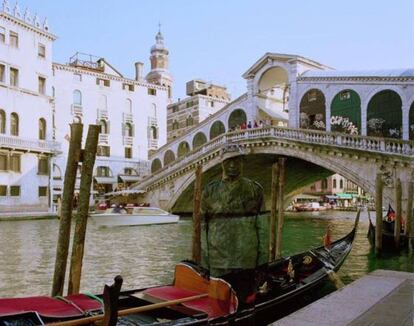 Liu Bolin viaja aquí hasta Venecia.