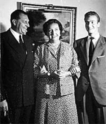 Don Juan de Borbón, junto a doña María de las Mercedes y el príncipe Juan Carlos.