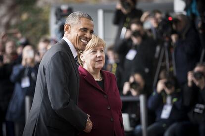 La canciller alemana, Angela Merkel, recibe a Barack Obama, presidente de los Estados Unidos, en Berlín, el 18 de noviembre de 2016.