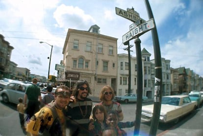'Hippies' en el barrio de Haight-Ashbury en San Francisco, en 1966.