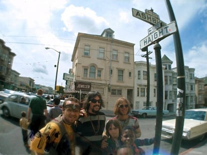 &#039;Hippies&#039; en el barrio de Haight-Ashbury en San Francisco, en 1966. 