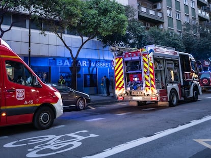 Varios coches de bomberos en Zaragoza, en una imagen de archivo.