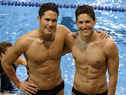 Aschwin, a la derecha, con su hermano Olaf, en la piscina cubierta.