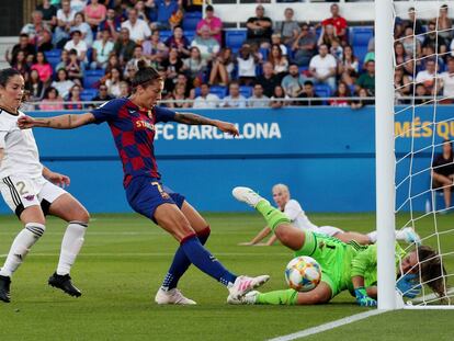 Jenifer Hermoso marca un gol contra el Tacón en un partido de esta temporada.