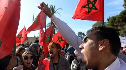 Manifestantes marroqu&iacute;es protestaban el martes ante la embajada de Francia en Rabat.