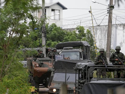 Militares brasile&ntilde;os en el barrio de Japeri.