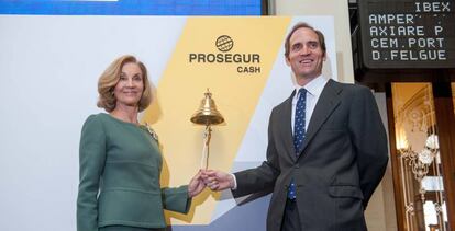 Helena Revoredo, presidenta de Prosegur, y Christian Gut Revoredo, presidente de Cash, durante la salida a Bolsa de la compañía en marzo del año pasado.