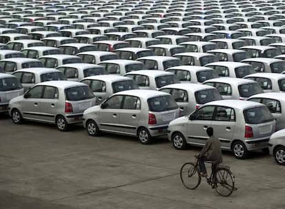 Coches de la marca Hyundai, en el puerto de Madrás (India).