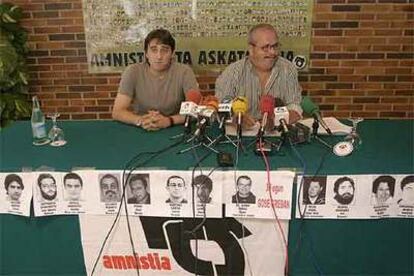 Sabin Juaristi y Juan María Olano, miembros de Askatasuna, colectivo de apoyo a presos de ETA.