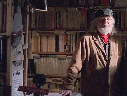 Antonio Rabinad (1927), en su casa de Barcelona, es autor de libros como 'Contactos furtivos'.