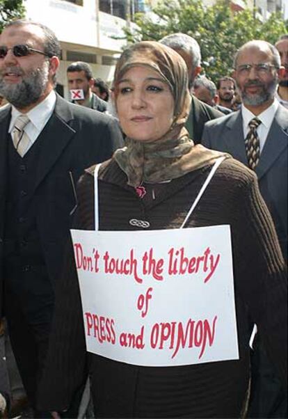 Nadia Yassin y su marido acuden a un tribunal, en marzo.