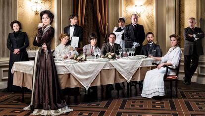 Los protagonistas de la serie española 'Gran Hotel'.