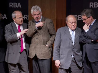 Los cuatro presidentes que ha tenido la Generalitat desde 1980, de izquierda a derecha, José Montilla, Pasqual Maragall, Jordi Pujol y Artur Mas, ayer en un acto en Barcelona.