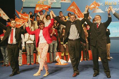 De izquierda a derecha, Leopoldo Barreda, María San Gil, Mariano Rajoy y Jaime Mayor, en el Kursaal.