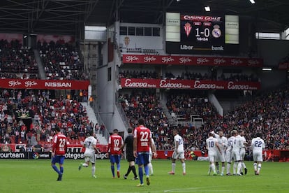 El Molinón, en un Sporting-Real Madrid en abril de 2017.