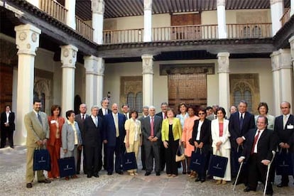 La ministra de Educación, María Jesús San Segundo, y el presidente castellanomanchego, José María Barreda, en el centro, con los congresistas.