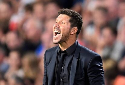 Simeone, ante el PSV