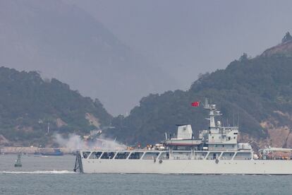 Un barco de guerra chino junto a las orillas de las Islas Matsu, controladas por Taiwán.