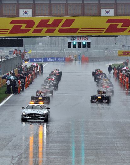 La carrera del Gran Premio Corea del Sur se ha suspendido por la lluvia cuando se habían dado tres vueltas tras el coche de seguridad