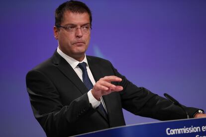 El comisario de Gestión de Crisis, Janez Lenarcic, en una rueda de prensa en Bruselas.