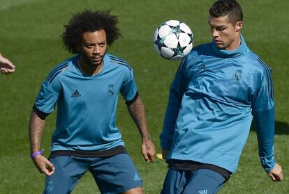 Cristiano Ronaldo y Marcelo durante un entrenamiento.