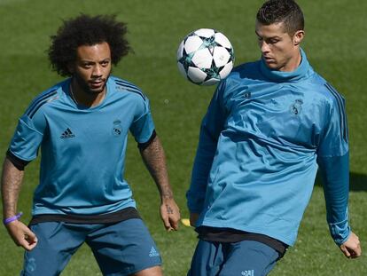 Cristiano Ronaldo y Marcelo durante un entrenamiento.