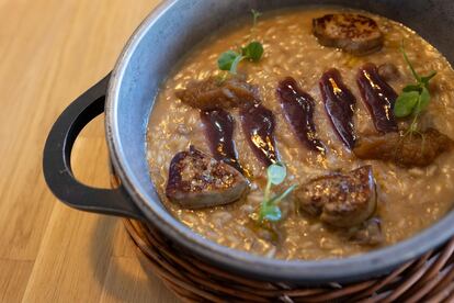 Arroz cremoso con pato, manzana y foie.