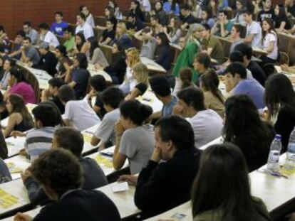 Estudiantes durante una prueba de selectividad.