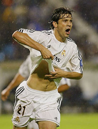 Solari celebra su gol ante el Oporto, ayer en Das Antas.